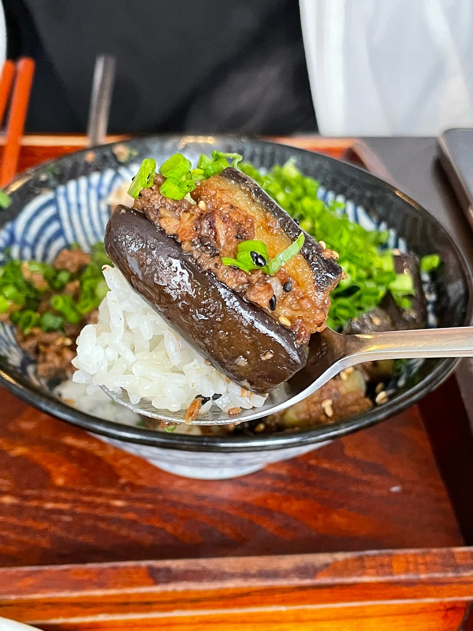 얼룩말 식당 가지 덮밥 가지